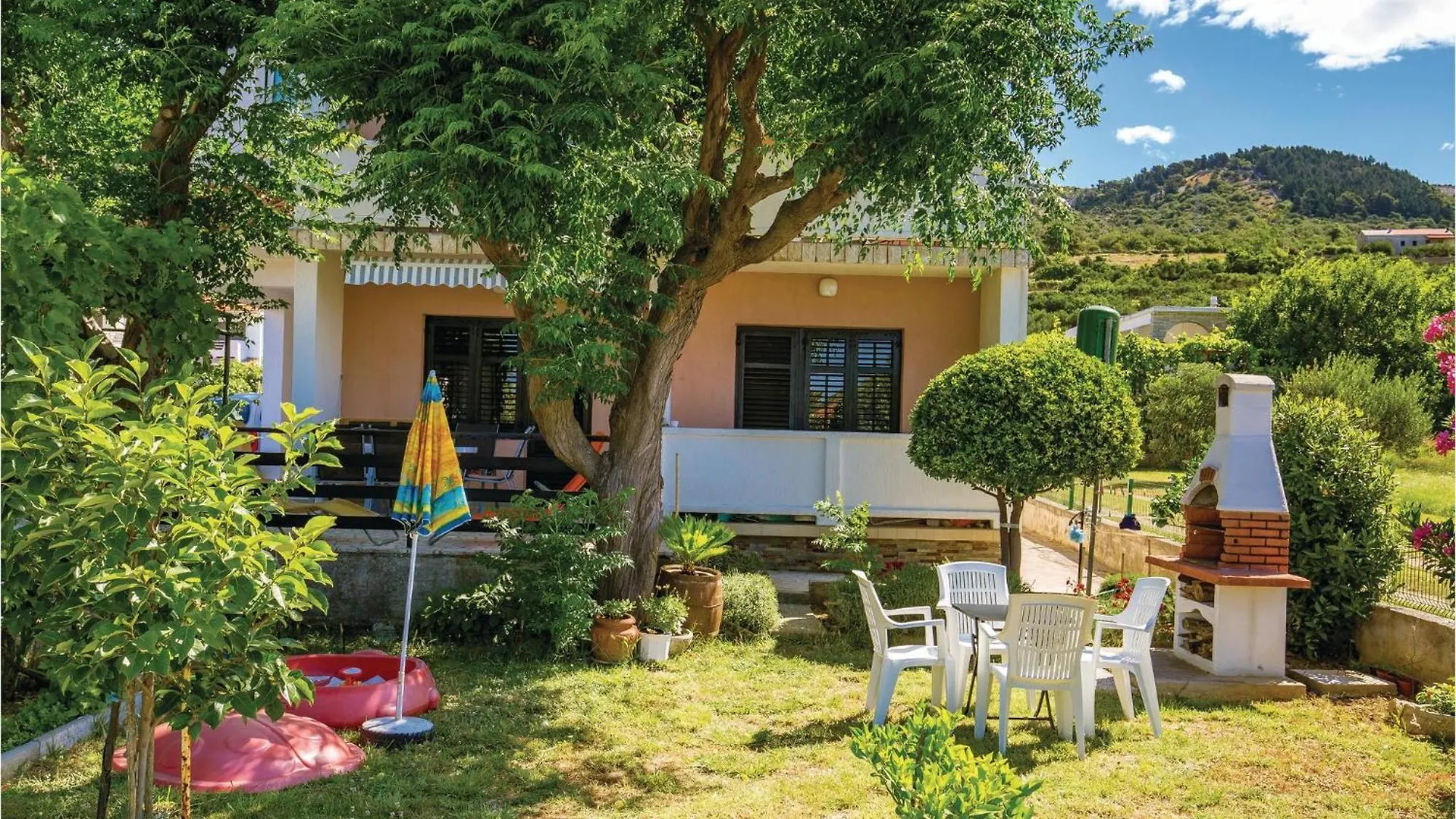 Beautiful Apartment In Banjol With Wifi