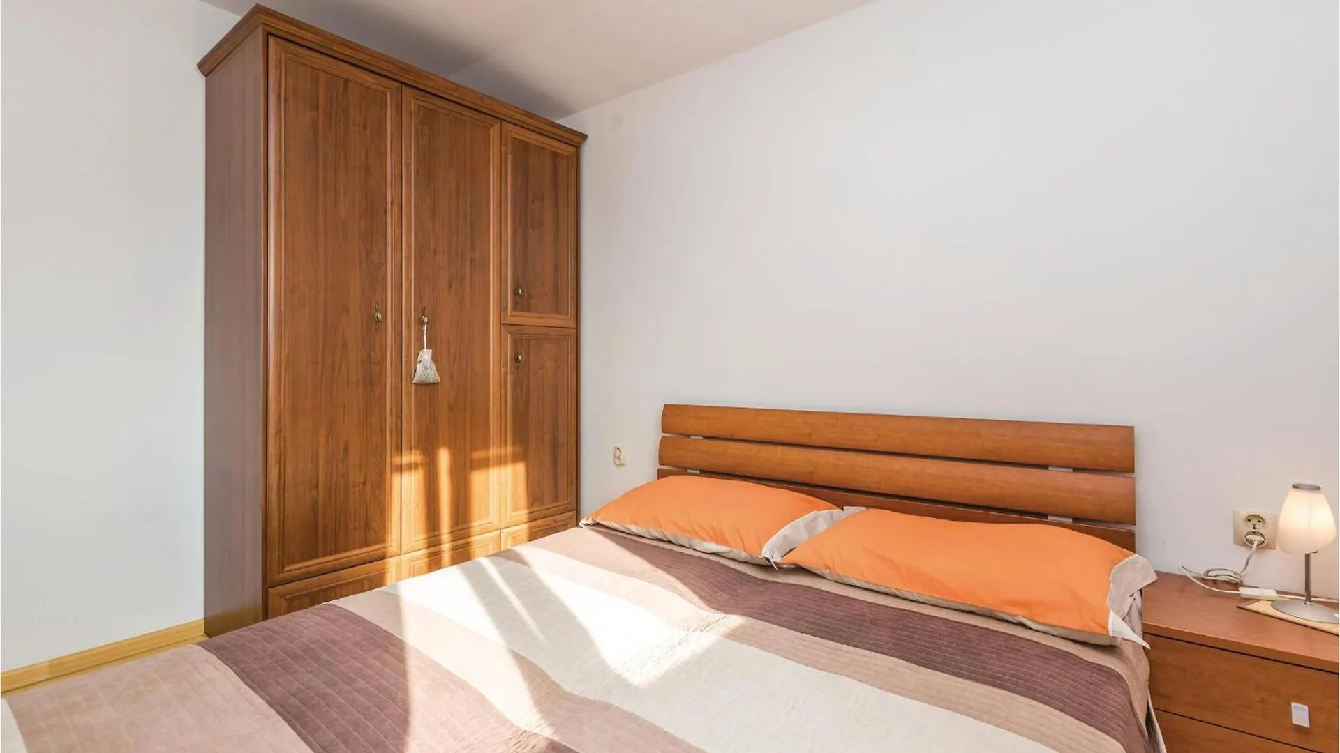 Beautiful Apartment In Banjol With Wifi