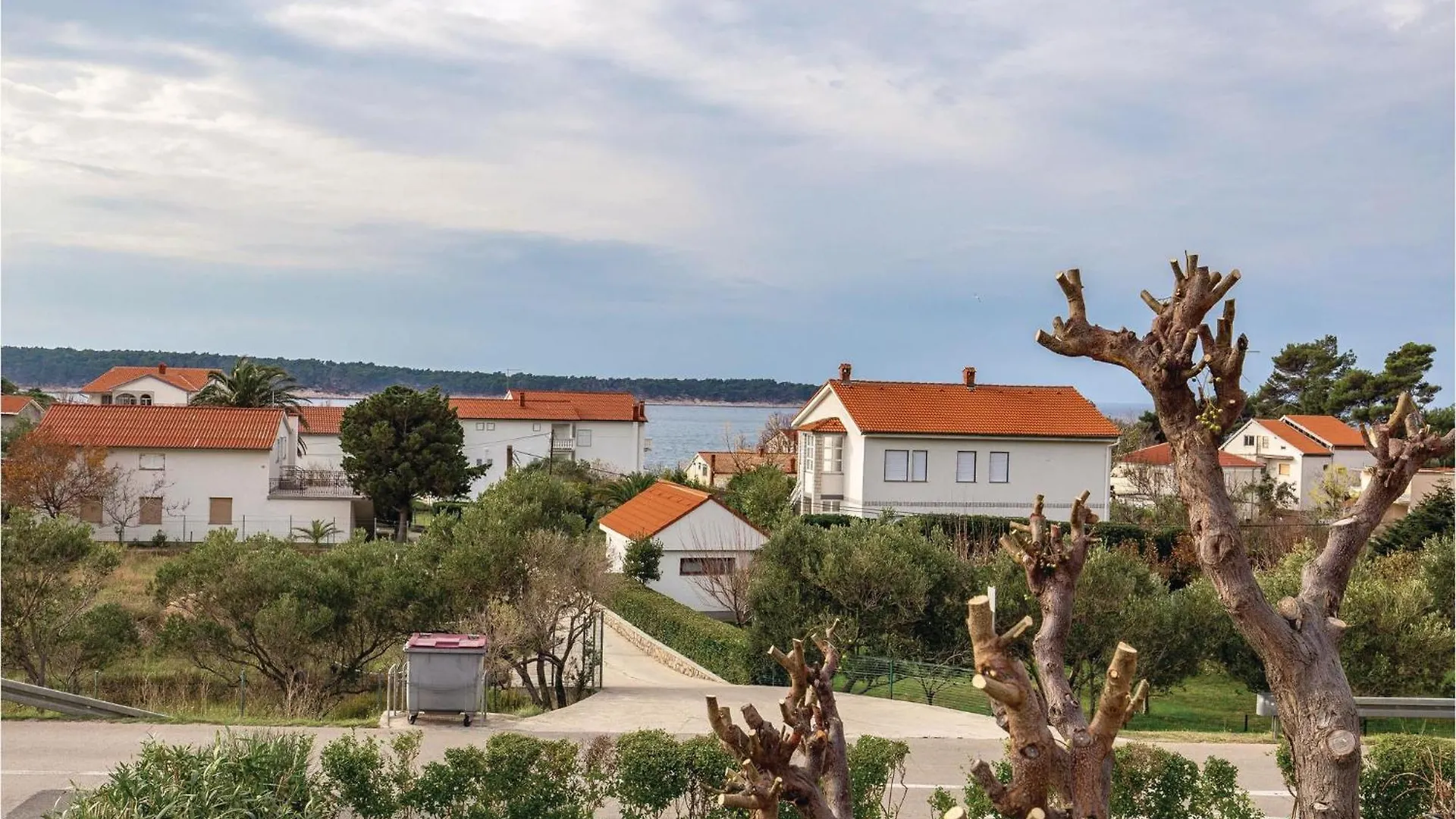 Beautiful Apartment In Banjol With Wifi