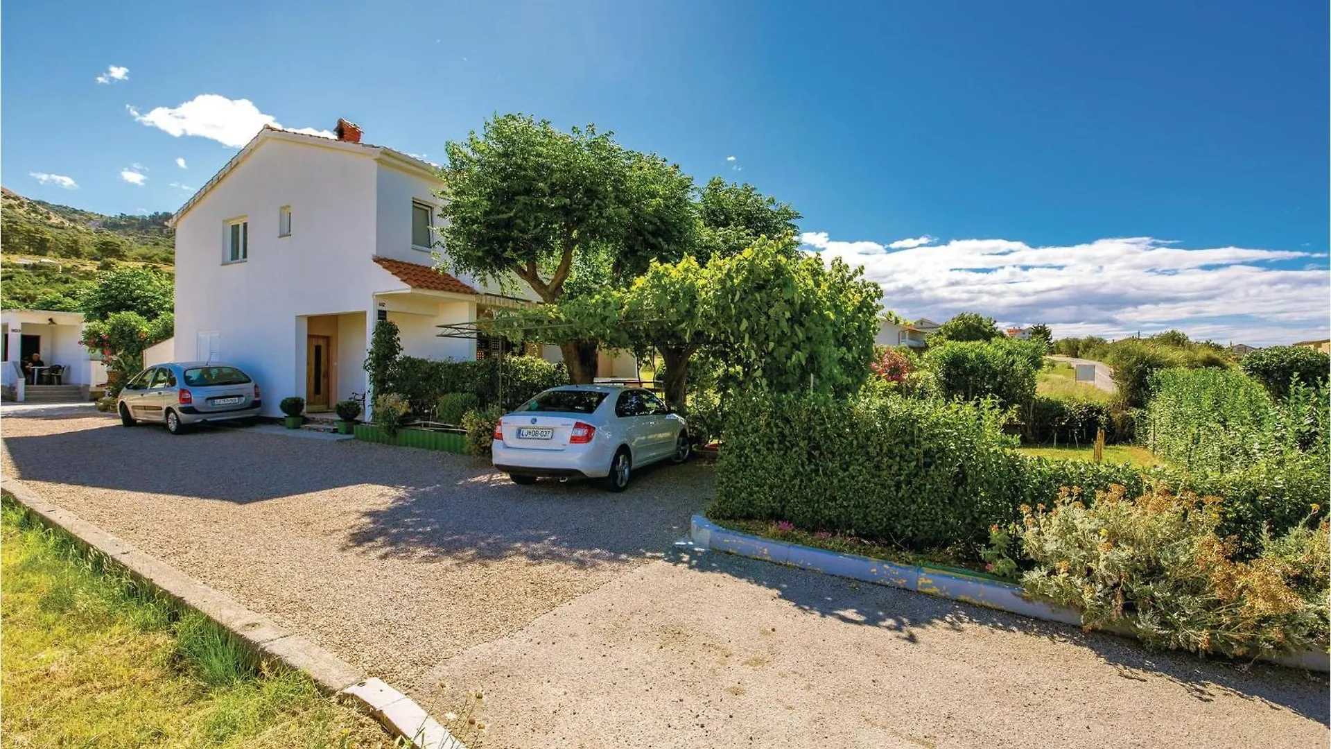 Beautiful Apartment In Banjol With Wifi 0*,  Croatia