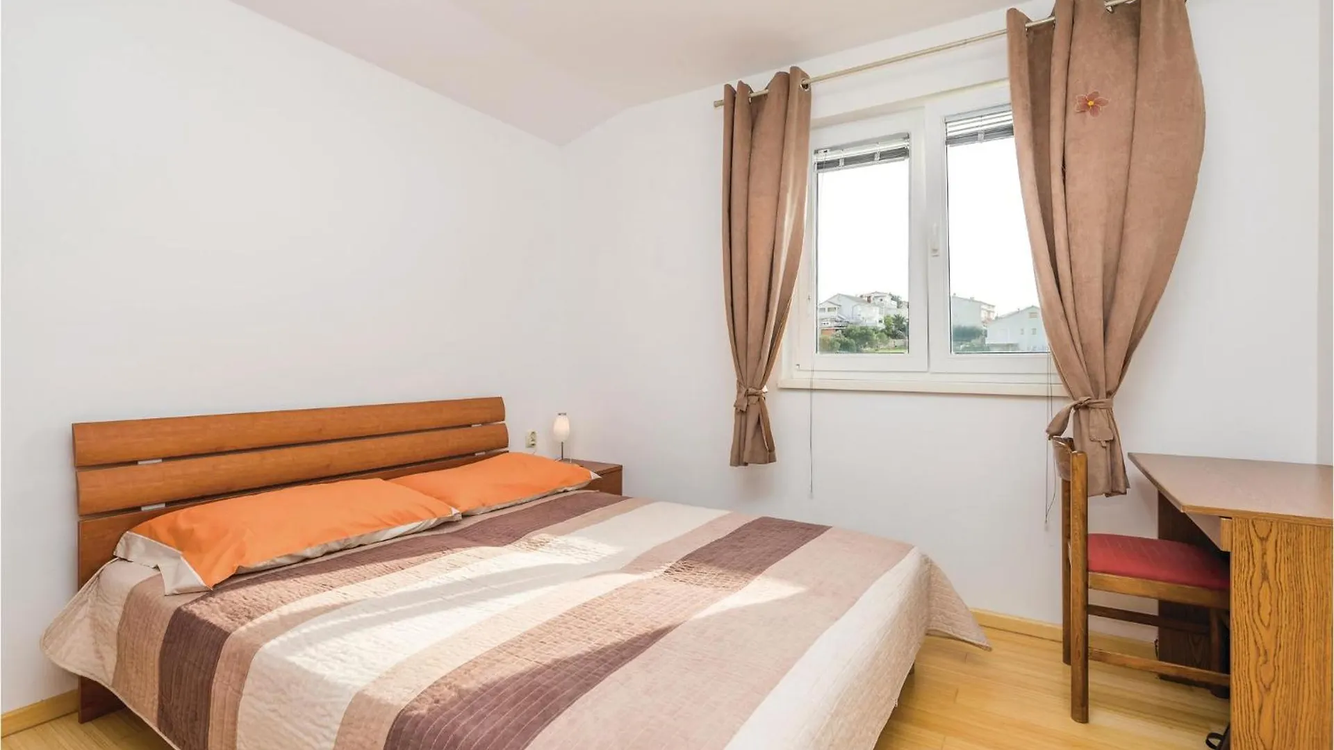 Beautiful Apartment In Banjol With Wifi