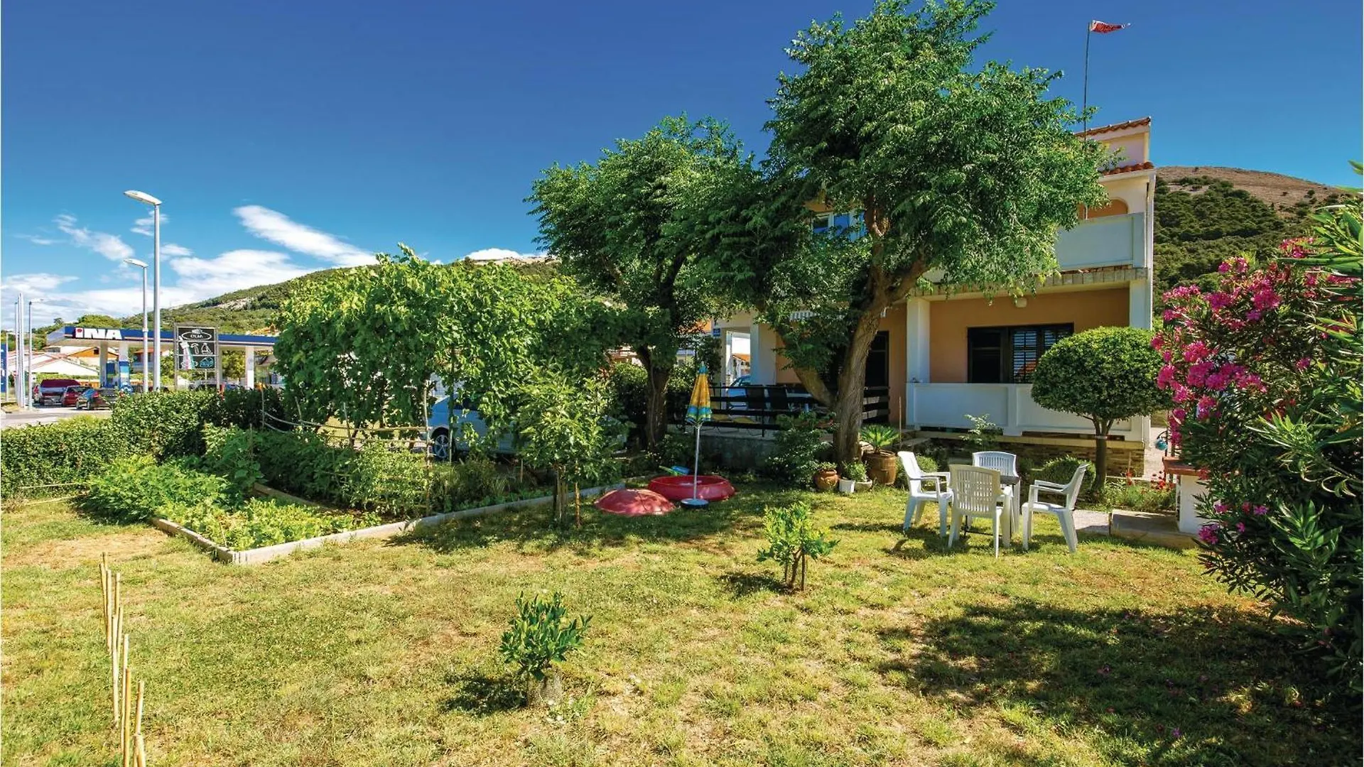 Beautiful Apartment In Banjol With Wifi