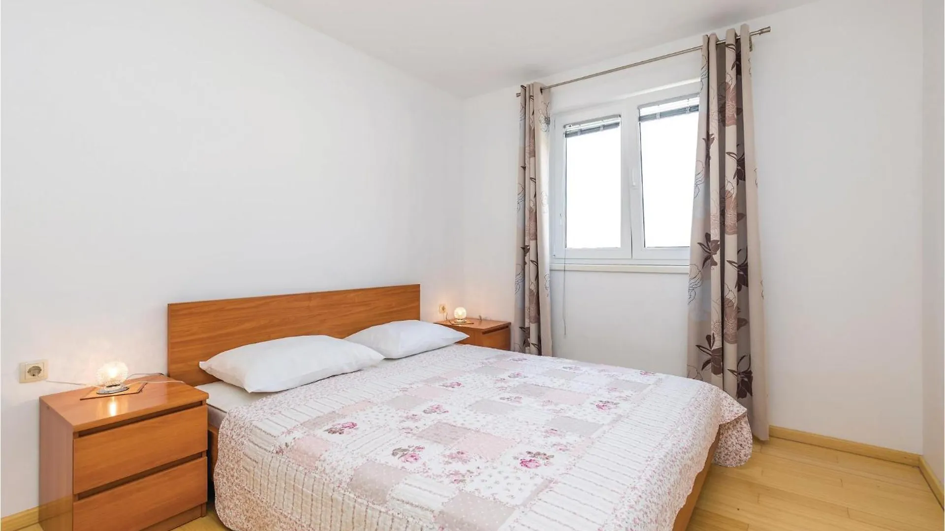 Beautiful Apartment In Banjol With Wifi