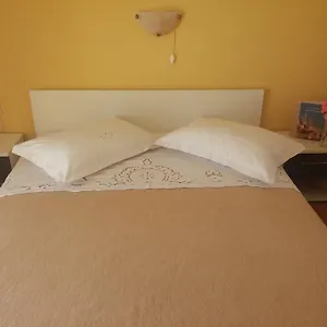 Gostinjska kuća & Brna, Banjol